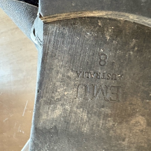 Size 8 Emu black boots Good Condition - Picture 4 of 4